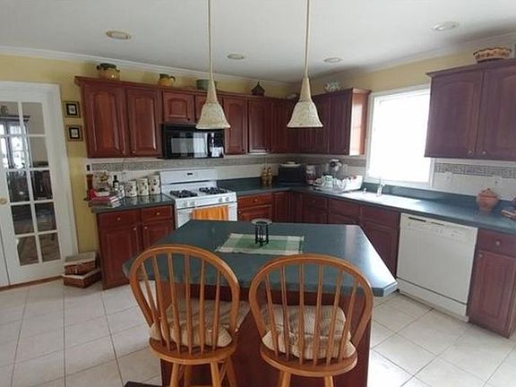4th image of 22 Bearsley Dr