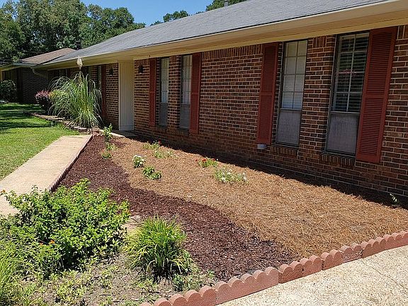 4/2 BR/BA PLUS 3 BONUS ROOMS