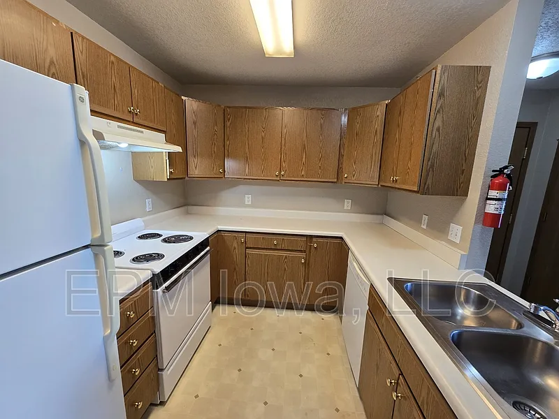 2 bed, 1.0 bath, $895 — Photo 1