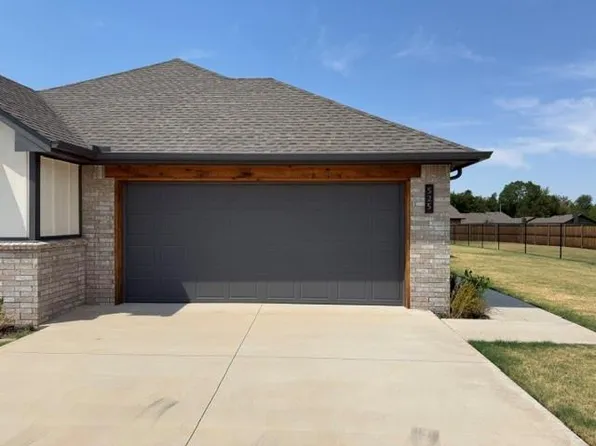 525 Wimbledon Rd, Edmond, OK 73003