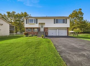 3 Shelley Rd, Poughkeepsie, NY 12603