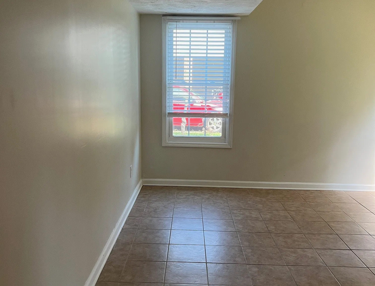 1 bed, 2200 sqft, $1,500 — Photo 2