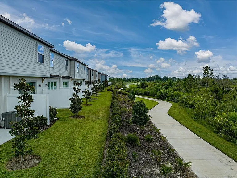 5443 Elmview Xing — Photo 32