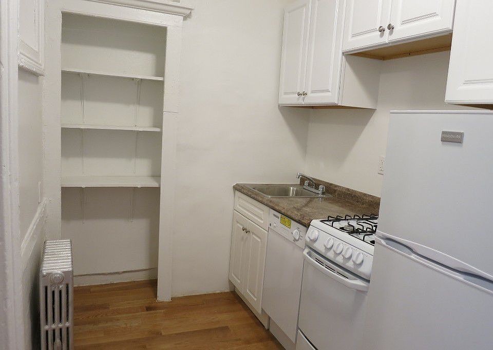 2nd image of 643 10th Ave APT 2FN