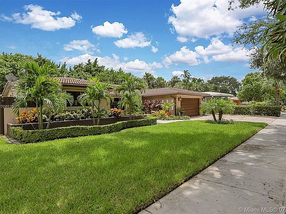 2nd image of 6530 Lake Blue Dr