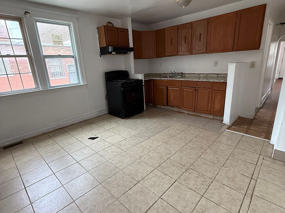1st image of 2739 Belmont St #1