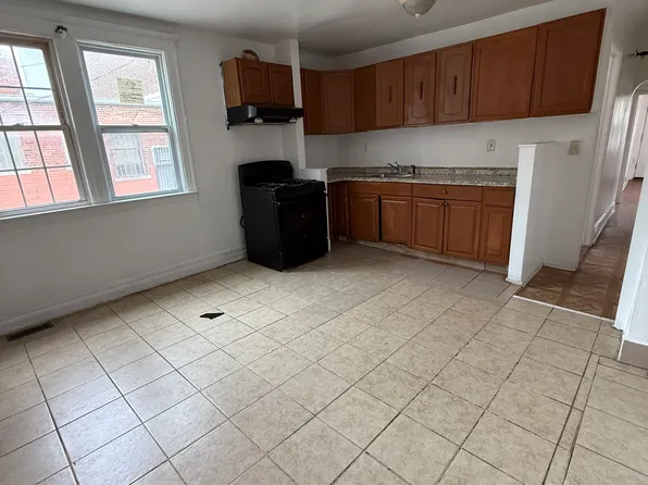 2739 Belmont St #1, Hamtramck, MI 48212