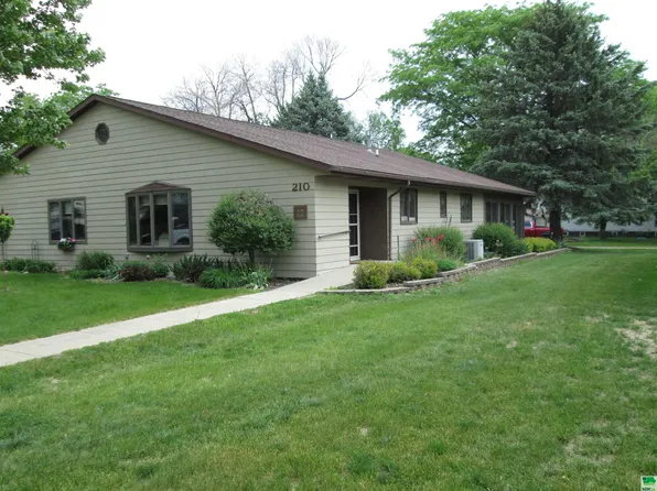 210 N Cannon St, Paullina, IA 51046