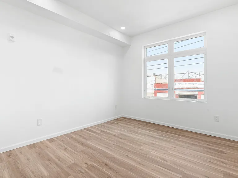 5061 Parrish St #1 — Photo 4