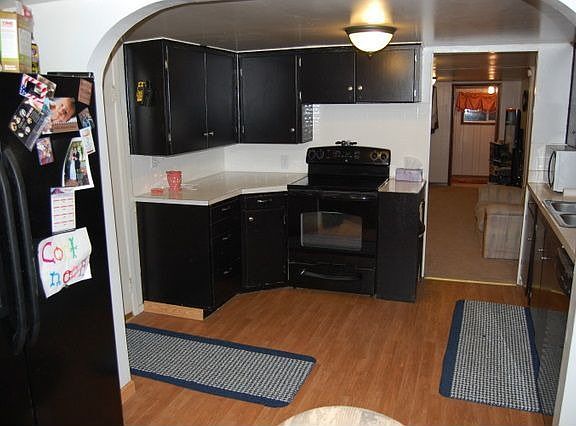 4th image of 908 9th Ave SE