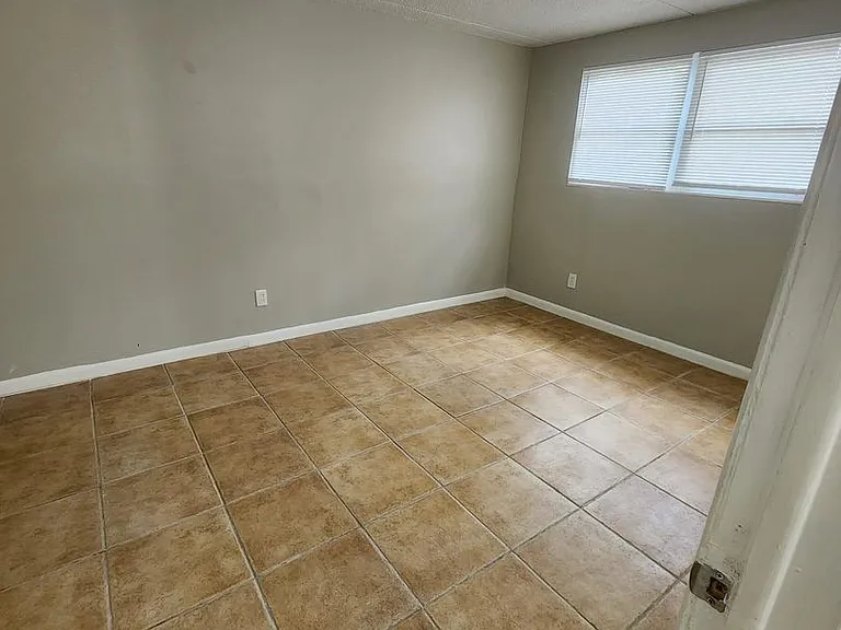 2851 Sophia St — Photo 9