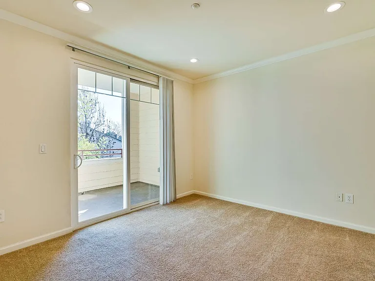 Encinal Place Apartments — Photo 14