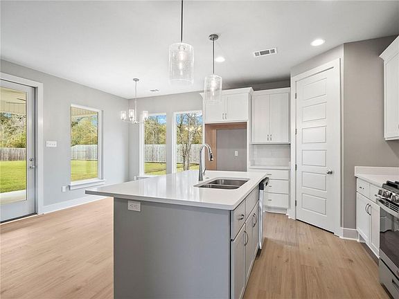 4th image of 72694 Robindale Dr