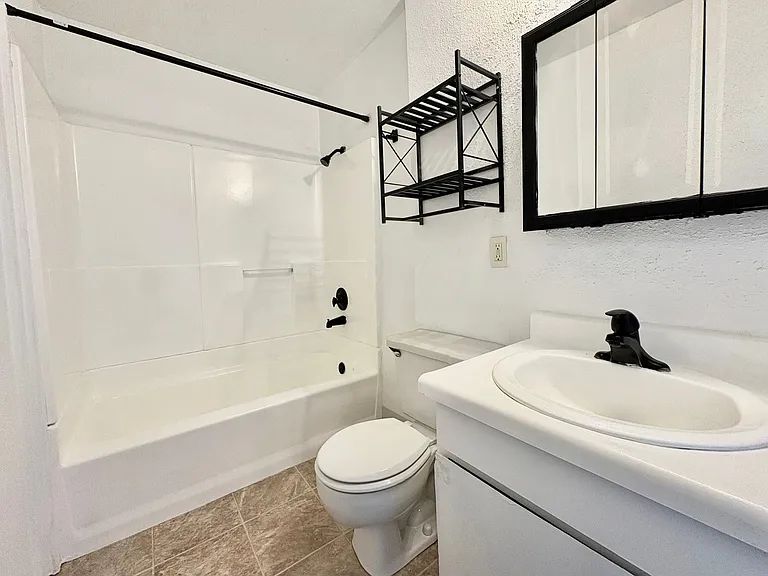 513 E 700 S — Photo 12