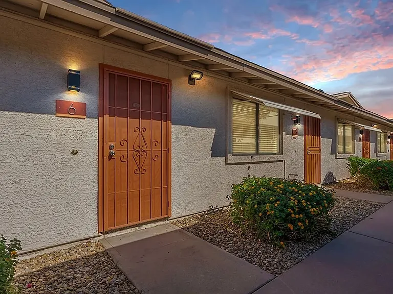 2330 W Belmont Ave #9 — Photo 11