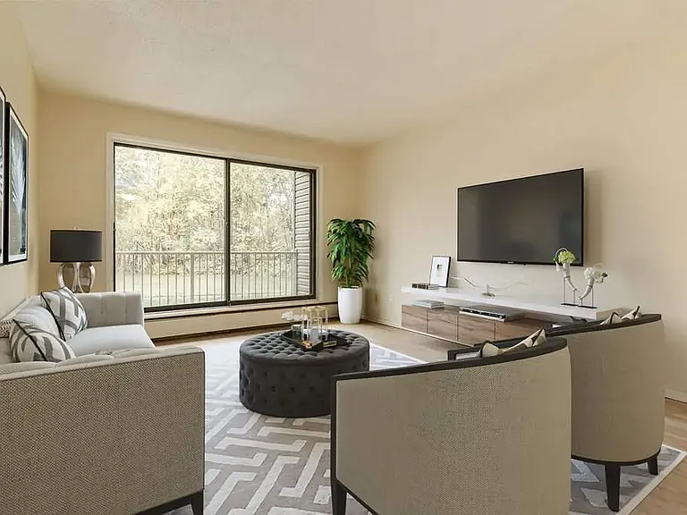25 Howarth St #313 — Photo 2