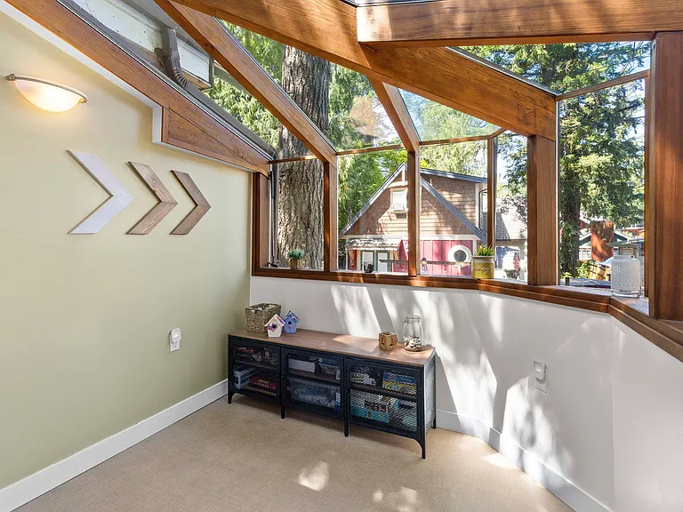 311 Spruce St — Photo 16