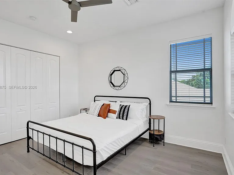 1207 SW 21st St — Photo 29