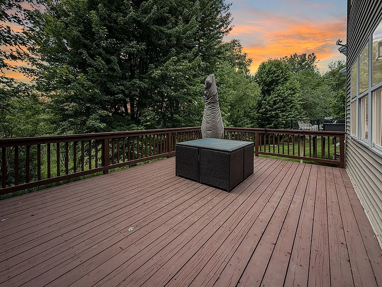 815 Newberry Ln — Photo 17