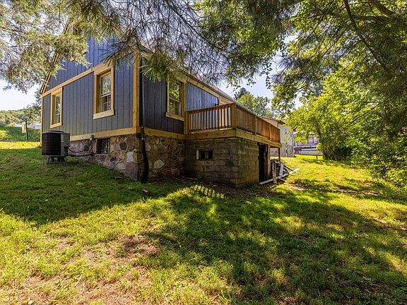 5th image of 208 Magnolia Ln