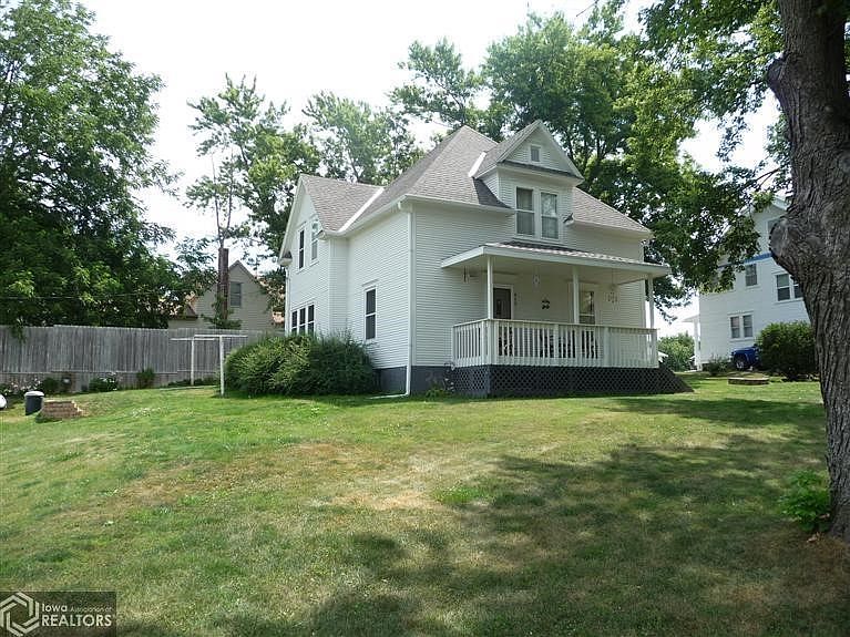 1st image of 418 Halland Ave W