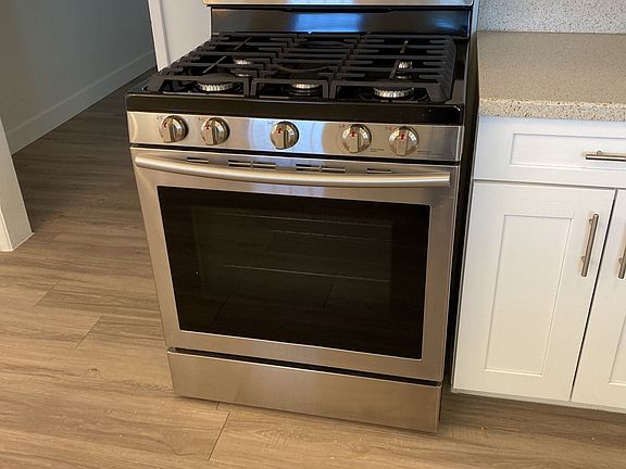 5th image of 2431 W Shady Glen Ave