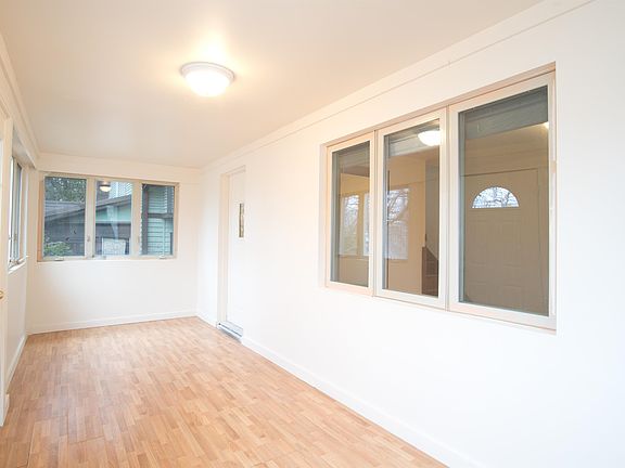 3rd image of 135/137 Division St