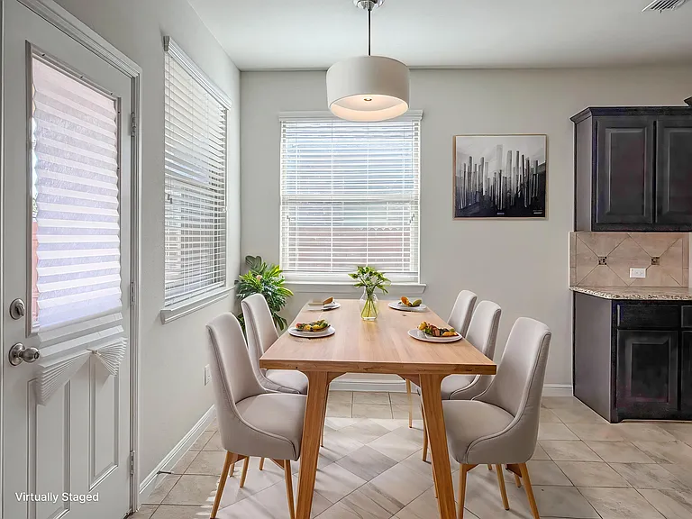 1117 Genola Dr — Photo 5