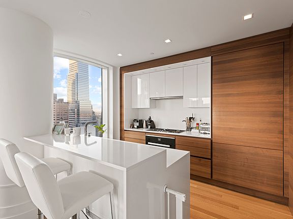 5th image of 252 E 57th St #48D