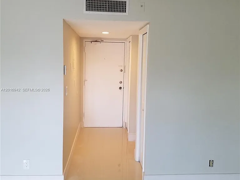 220 Lakeview Dr #206 — Photo 9