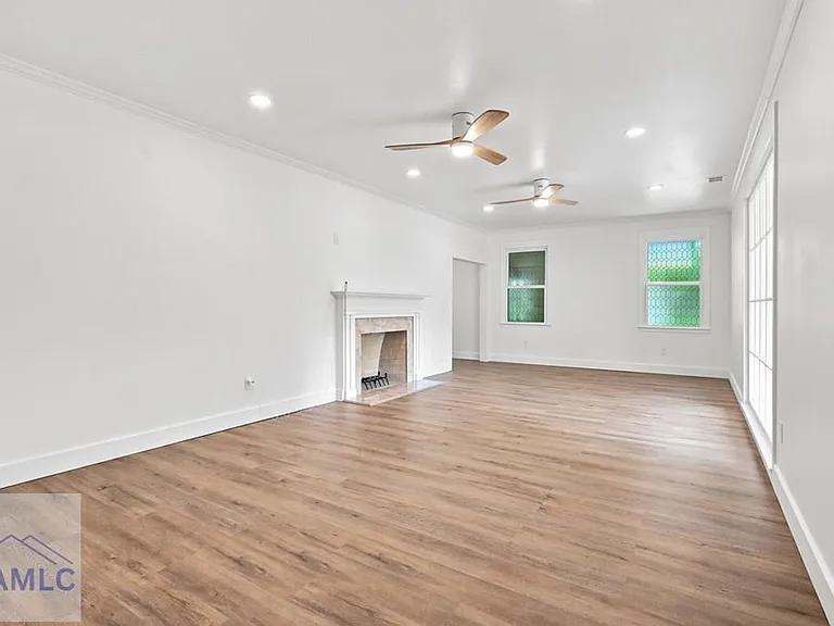 762 E Bay St — Photo 16