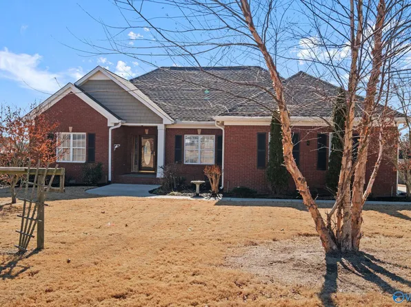 70 Payton Ln, Grant, AL 35747