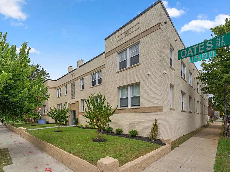 1516 Oates St NE — Photo 2