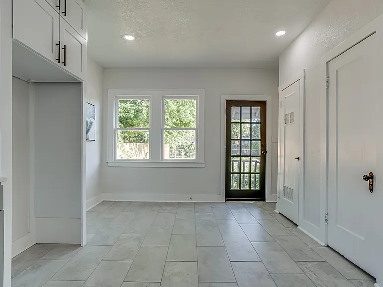 2035 W Summit Ave — Photo 19