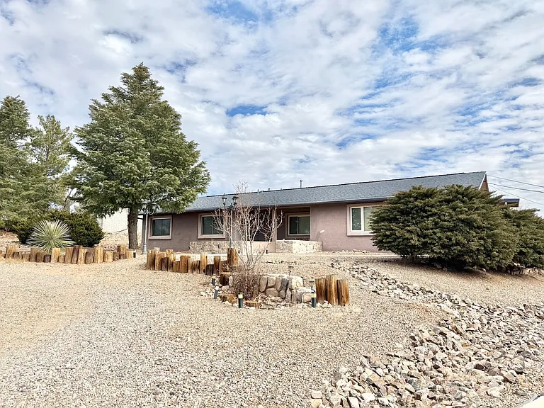 1327 S Yucca Dr — Photo 3