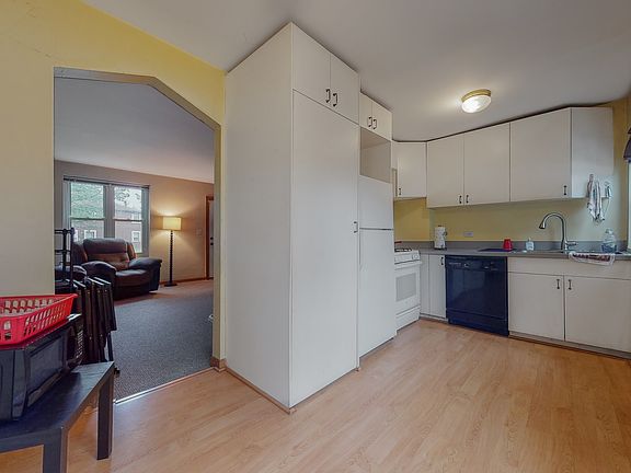 3rd image of 428 East Ave