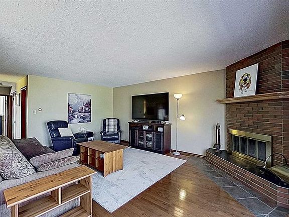 4th image of 5801/5803 Dalgleish Rd NW