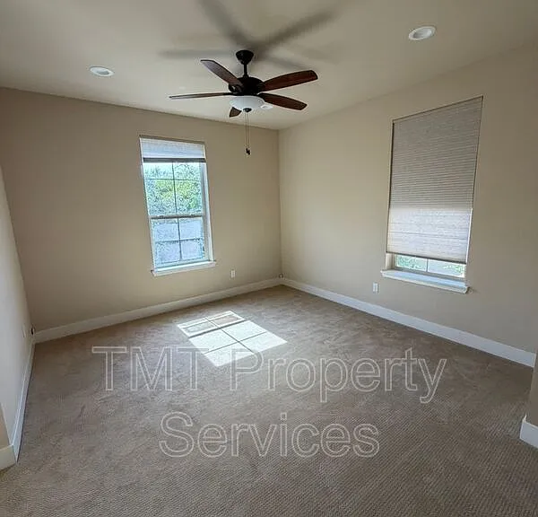 2839 Sevilla Ln — Photo 25