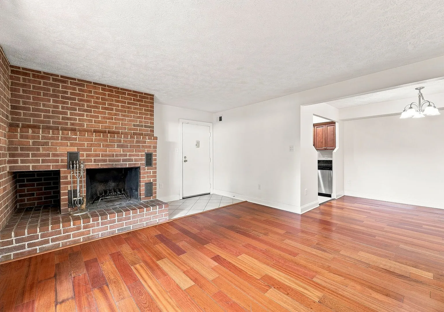 Beautiful unit at Turtle Creek! Price JUST reduced!! — Photo 3
