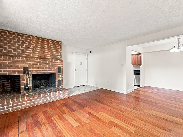 104 Turtle Creek Rd #4 — Photo 2