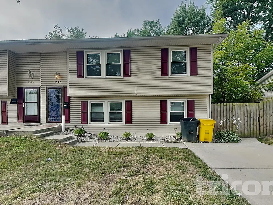 1325 Farrara Dr
