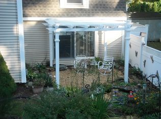 77 Pratt St, Winsted, CT 06098