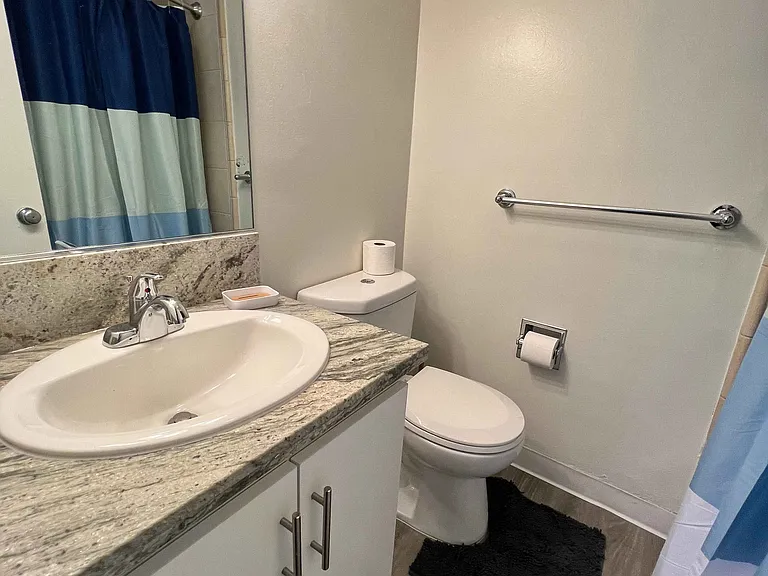 561 S Barrington Ave — Photo 21