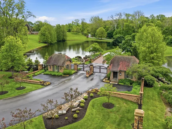 1 Woodard Blf, Zionsville, IN 46077