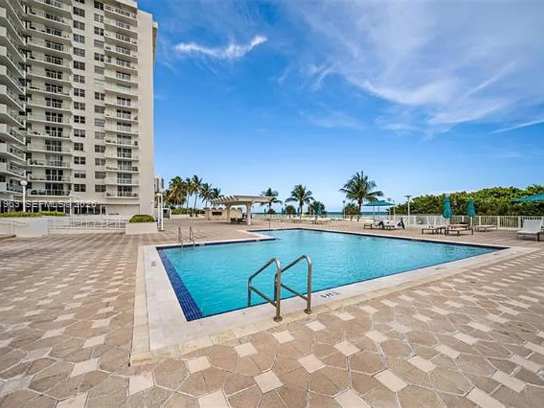 5701 Collins Avenue Cu #1415 — Photo 17