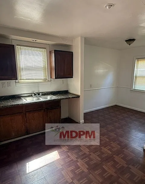 3 bed, 1.5 bath, 825 sqft, $1,050 — Photo 2
