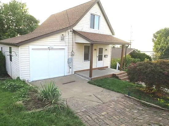 104 Elizabeth Ave photo 1