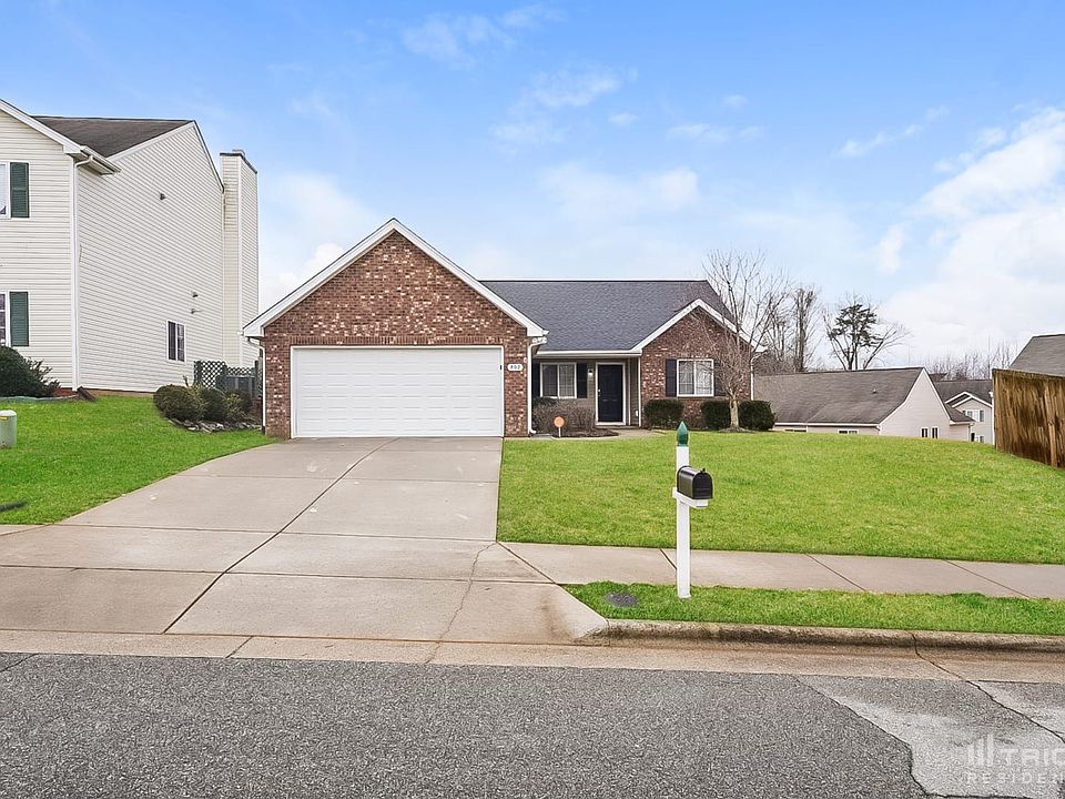 1st image of 802 Topsail Dr