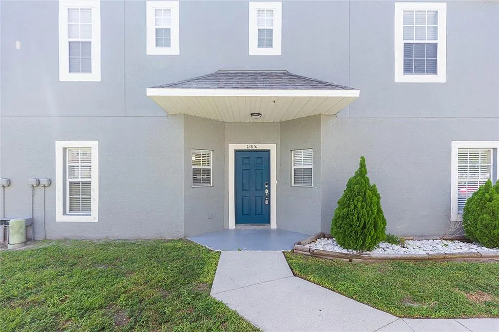 4 bed, 3.0 bath, 1576 sqft, $2,200 — Photo 1