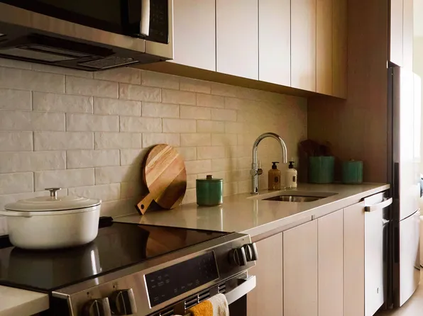 36 Journal Square image 2 of 6